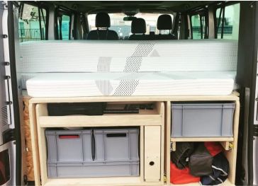 Faltbarer Topper mit rechteckigem Schnitt oben rechts und links