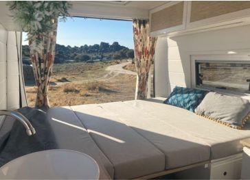 Faltbarer Topper mit linkem seitlichen Schnitt, oberer und unterer Teil